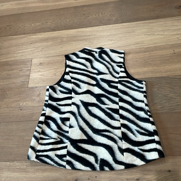 CHICO'S Bi-Color Zebra Print Wool Vest Size 3
XL/16 US - Picture 10 of 12